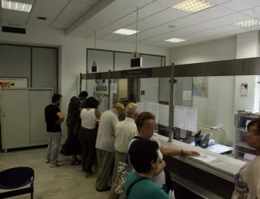 Άγριο ξεζούμισμα των φορολογουμένων- Κάθε μήνα φόροι για να βγει υπερπλεόνασμα 6,5 δισ. ευρώ